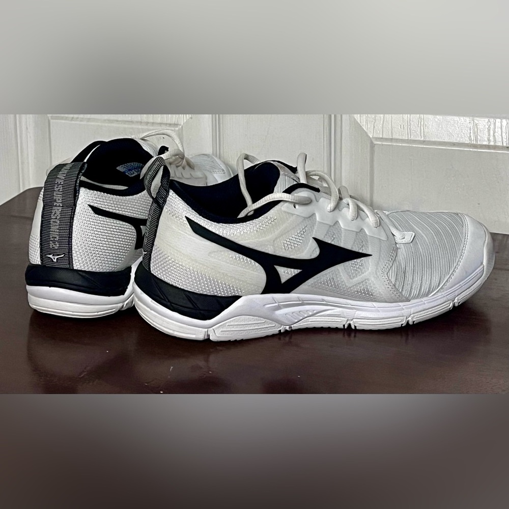 Mizuno Volleyball shoe women’s 8.5